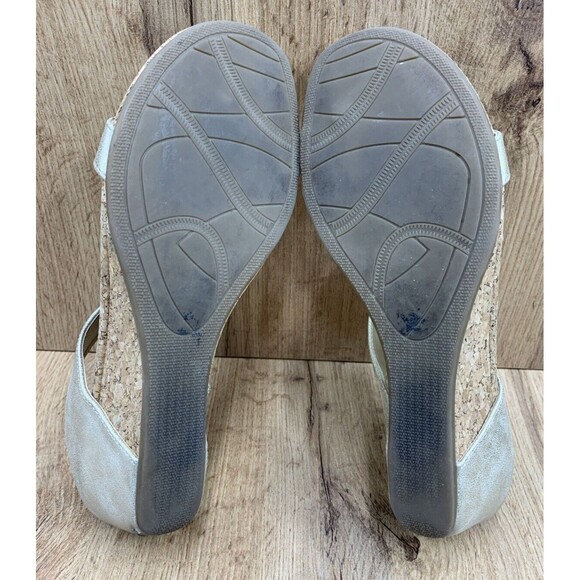 Impo Gwyneth Memory Foam Gold Cork Wedge Slip On Sandals Size 9 M Silver 4405676 - Picture 5 of 14